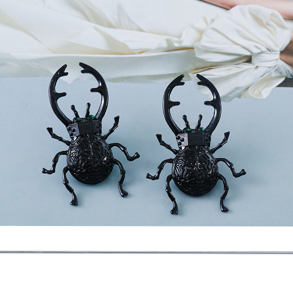 New Innovative Personality Insect Alloy Paint Earrings Exaggerated New Fashion Earrings display picture 3