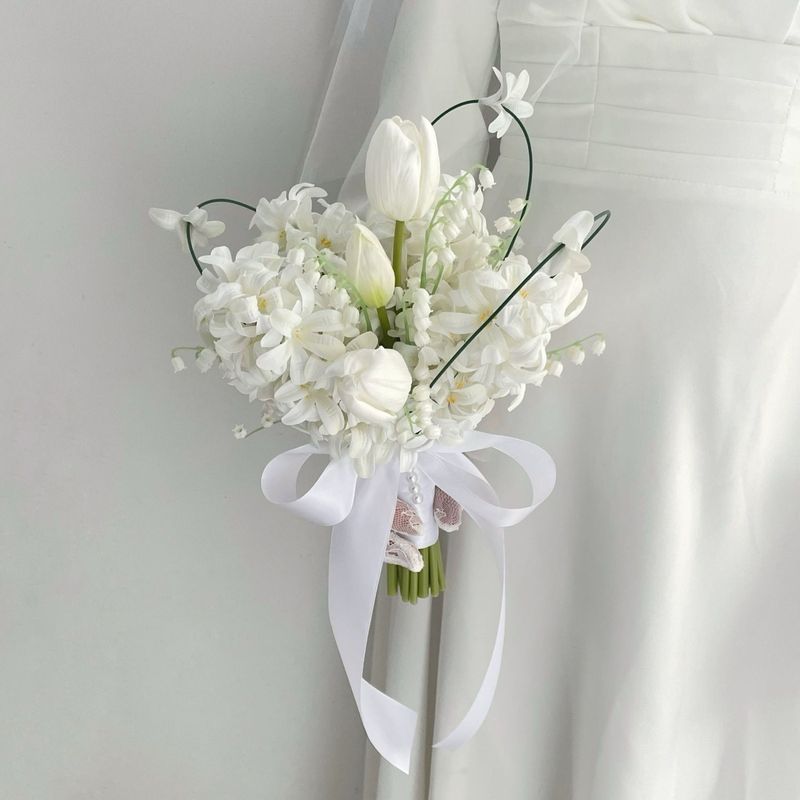 白い花嫁のブーケ ヒヤシンスの花 結婚証明書登録 結婚式の写真撮影 ホームアクセサリー ブーケ|undefined