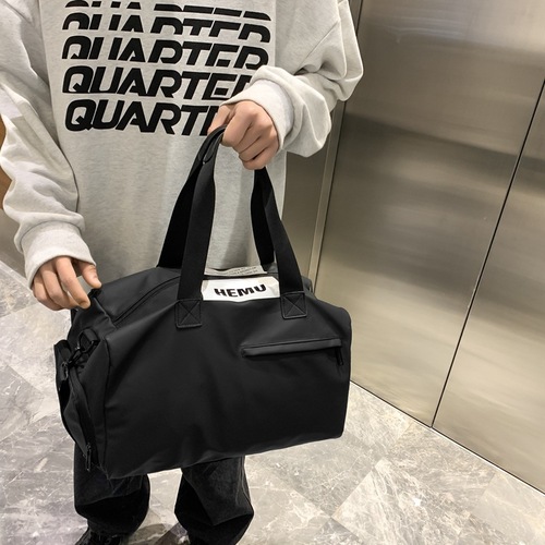 Trendy brand portable short-distance travel bag, women's fashionable travel bag, men's street trend crossbody large-capacity travel bag