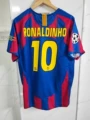 0506 Barcelona's home ground prints number 10 RONALDINHO+Champions League badge