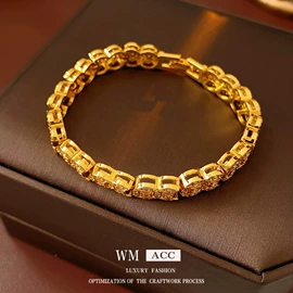 耳环;项链;手链