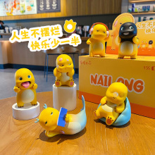 正版奶龙新款日常摆烂奶龙办公室桌面摆件创意家居装饰品汽车用品