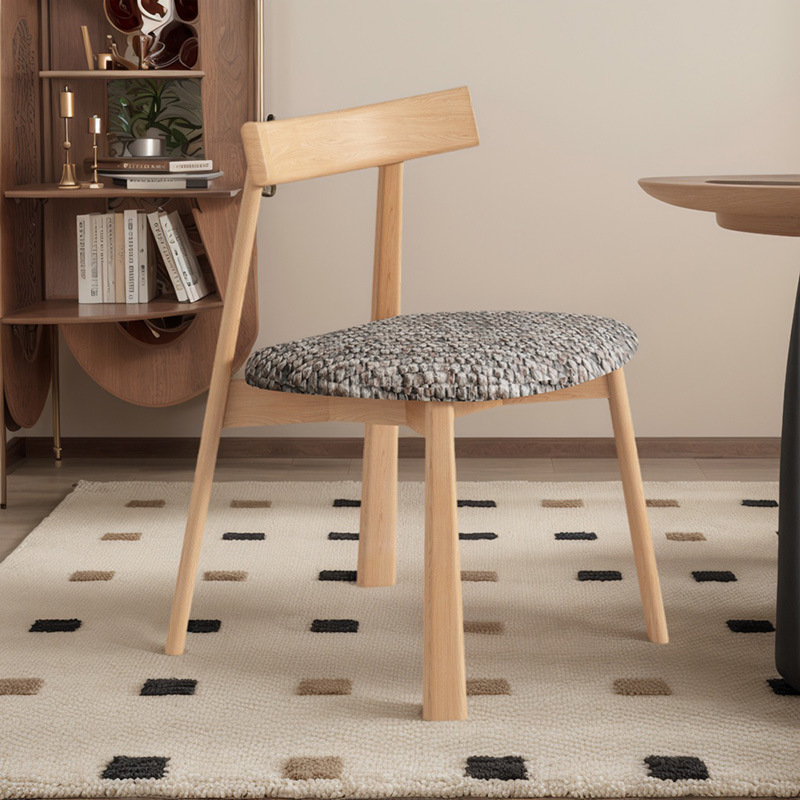 Silla de comedor de madera maciza nórdica, tela de lino y algodón para el hogar, estilo retro, silla trasera de cuero de microfibra, mesa y silla de comedor de hotel, taburete