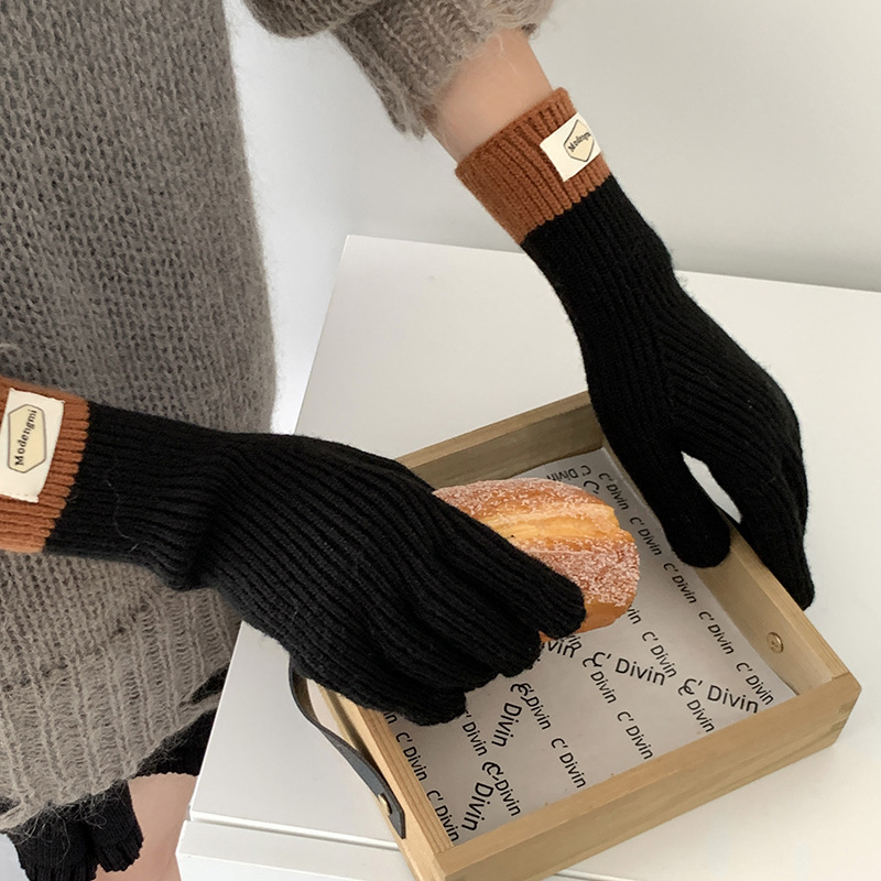 Guantes de punto para mujeres 2025 invierno nuevo color de colisión de empalme para montar calentamiento largo pantalla táctil cinco dedos guantes