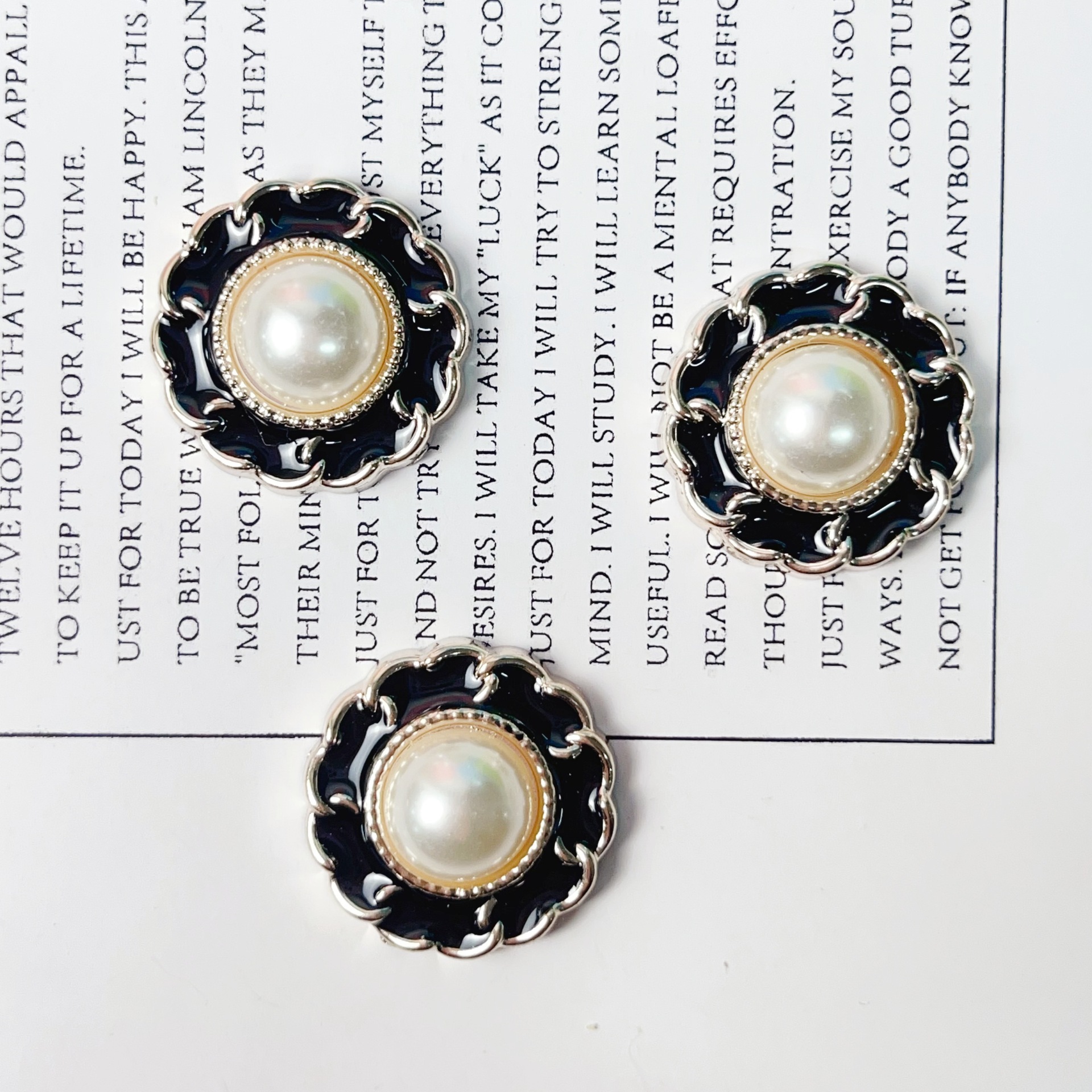 Coreano pequeño arco de perlas fragrantes camellia amor diy accesorios accesorios pinzas de pelo agujeros zapatos bolsos materiales