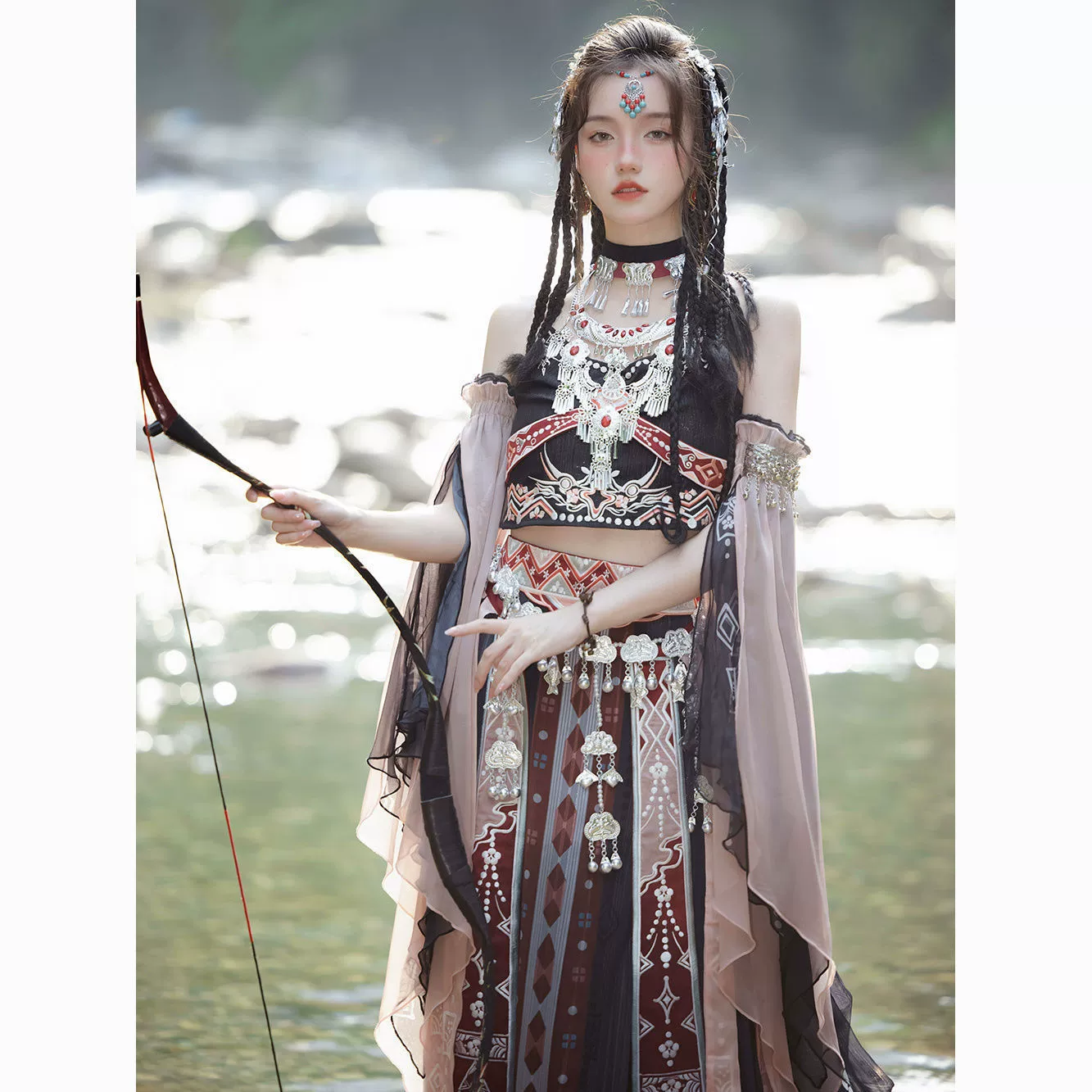 Одежда этнических меньшинств, экзотический стиль династии Хань, черный принт Хани, вышитые серебряные украшения, полный комплект студийной фотокомпании.