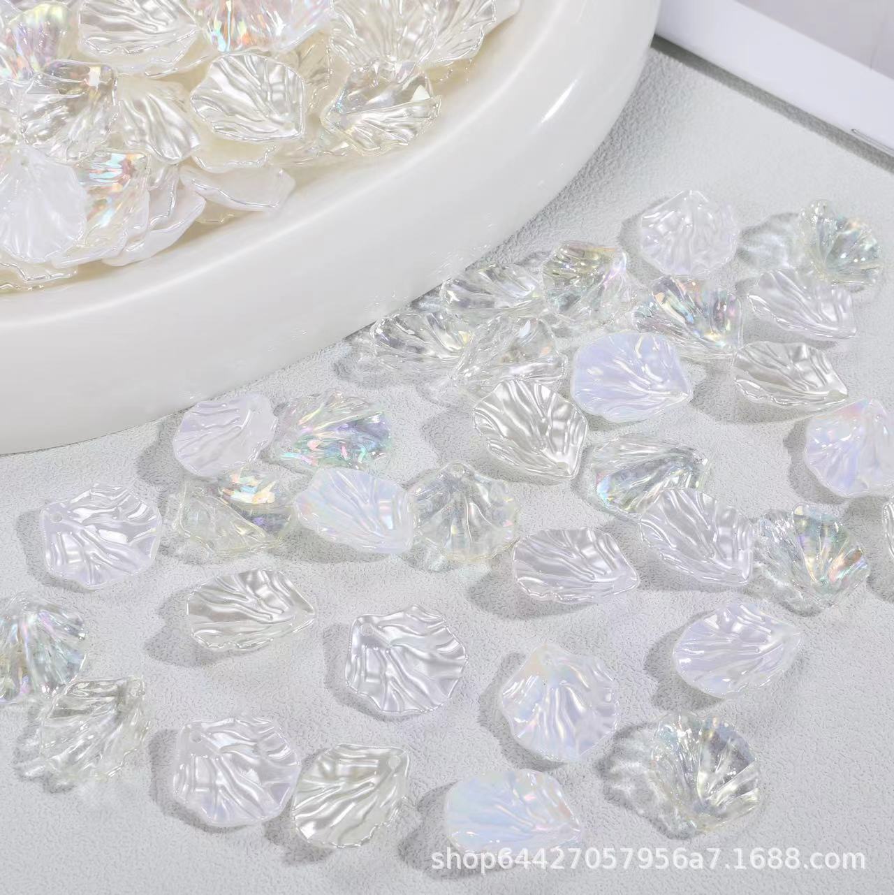 Patrón de porcelana blanca / colorado / perlada versátil col hojas diy cuentas cadenas de teléfonos móviles pulseras colgante accesorios de cadena