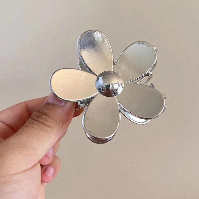 Grote bloemenklem, glanzende metalen klem, bloem met vijf bloemblaadjes, witte haarklem, haarspeld, paardenstaart en haaienklem._voghion.com