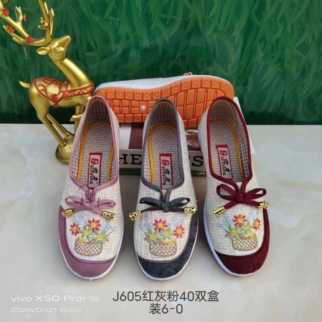 Весной, летом и осенью вышитая Женская обувь в этническом стиле, обувь для матерей среднего и пожилого возраста, обувь из квадратной танцевальной ткани, старый Пекин, поставляет оптом