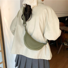 时尚休闲女斜挎包新款单肩尼龙饺子包女士挎包简约轻便小布包包