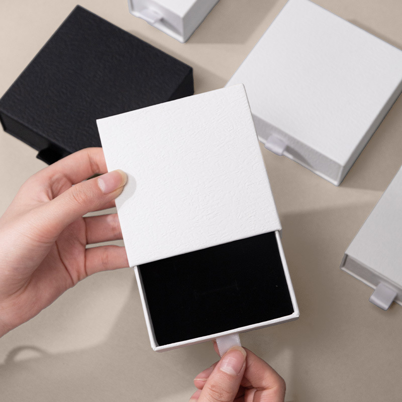 Nuevo lugar de joyería en caja collar anillo pulsera pendientes caja de regalo clásica en blanco y negro caja de cajón de amasado a mano de moda