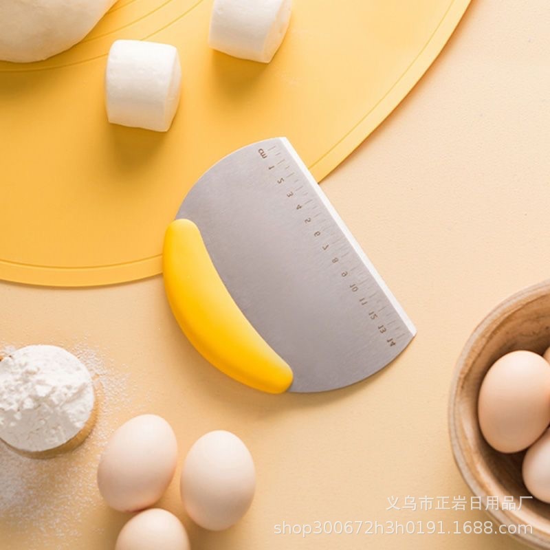 Stainless Steel Dough Scraper Set 3 Pieces Red Noodle Cutting Blade for Home Kitchen Use key features