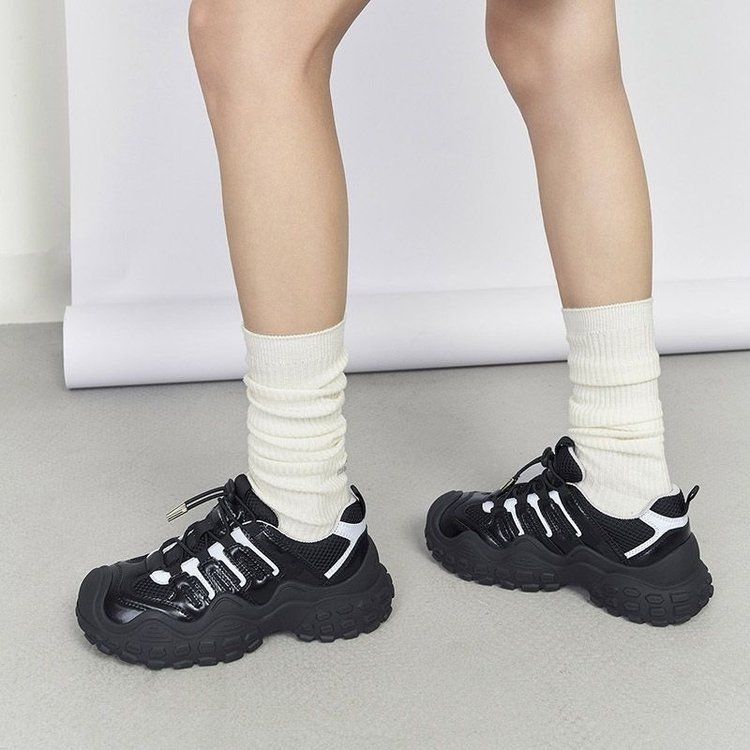 Zapatos de papá con suela gruesa, zapatos de cabeza grande, primavera y verano de 2024 nuevos zapatos deportivos transpirables de red, zapatos casuales de mujer