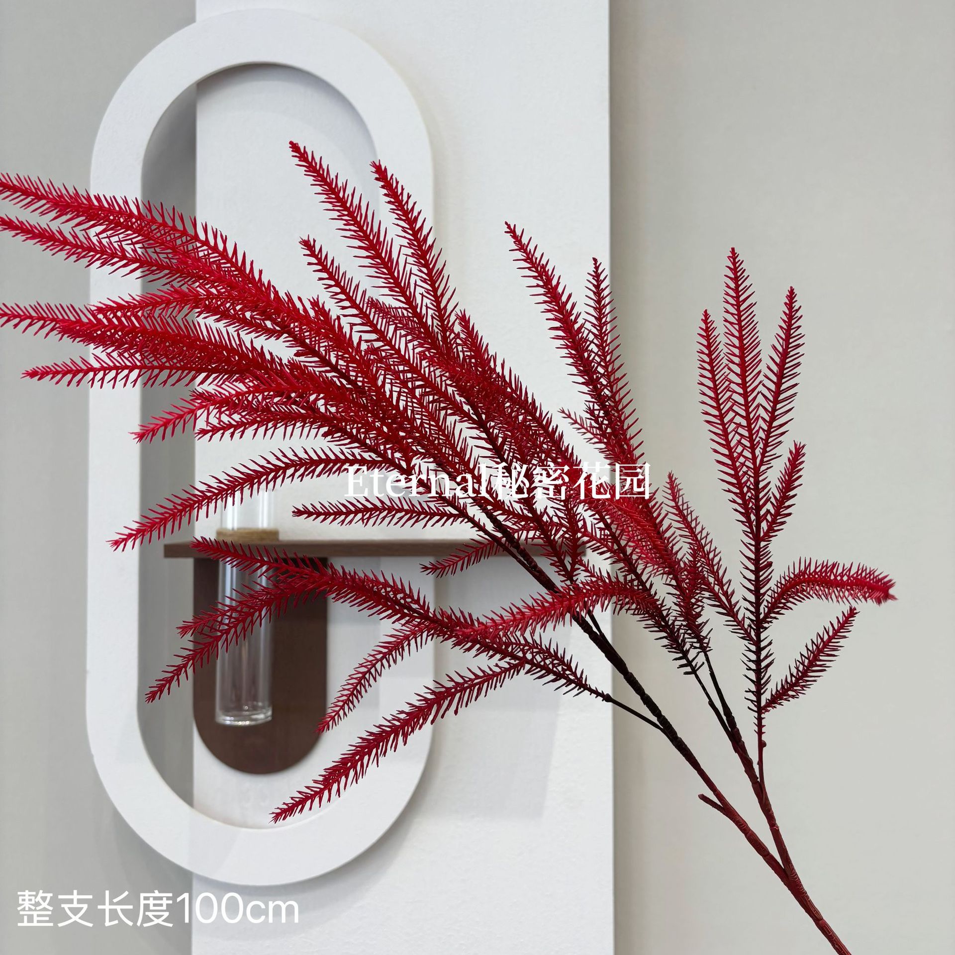 소나무 가지 빨간색