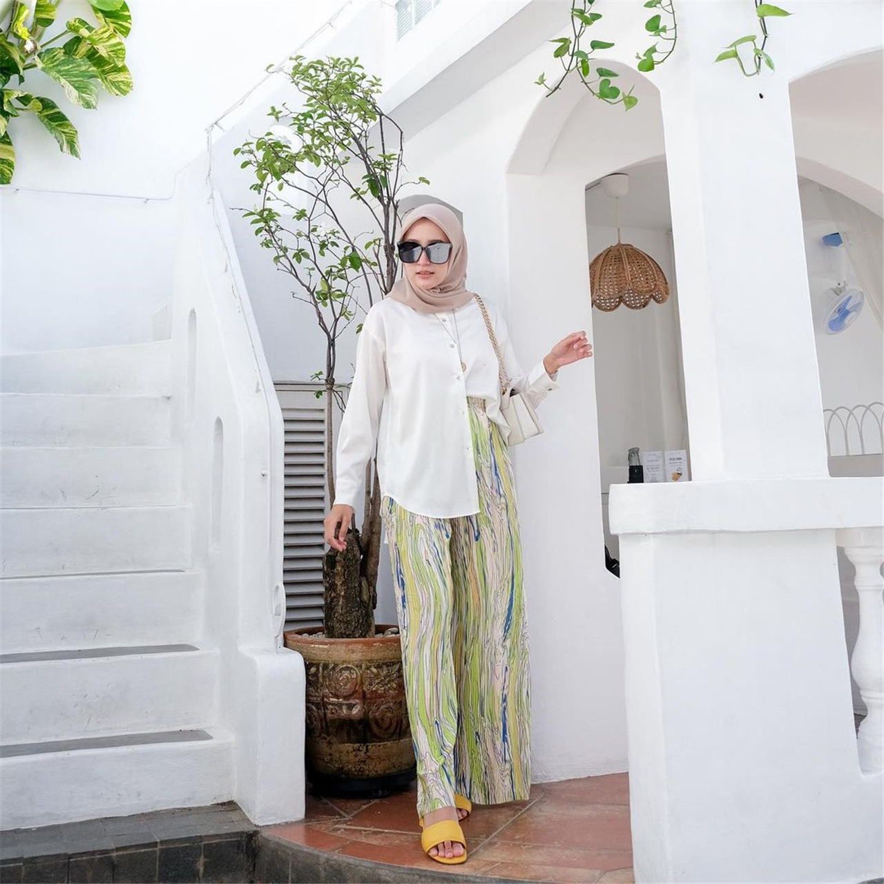 I nuovi pantaloni larghi a gamba larga da donna sono pantaloni indonesiani malesi slim e pieghettati tinti in cravatta._voghion.com