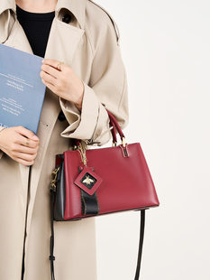 Leather elegant shoulder bag, bright catchy style