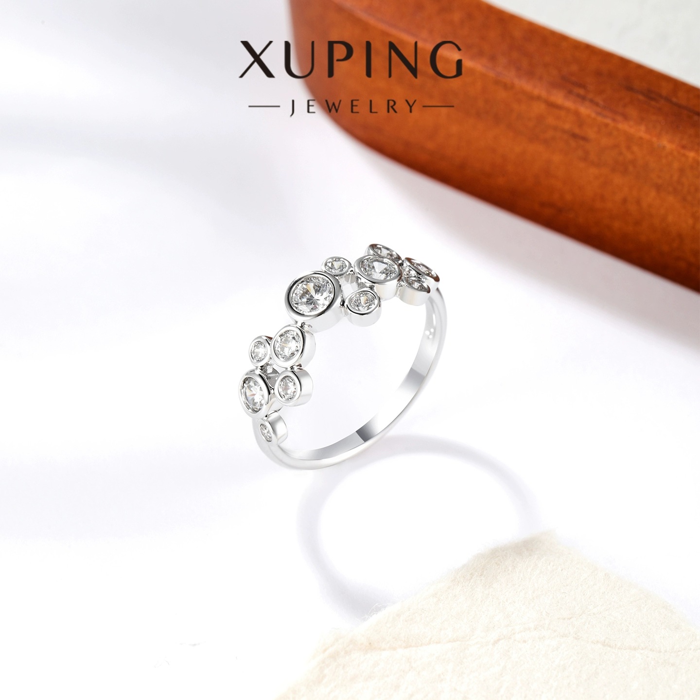 Xuping estilo simple geometría redonda artificial anillo de burbuja de joya fácil de usar para viajar diariamente anillo de dedo de viento para mujeres