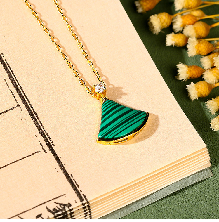 Casual Simple Style Sector Alloy Copper Plating Inlay Malachite Zircon 24k Gold Plated Women's Pendant Necklace display picture 3