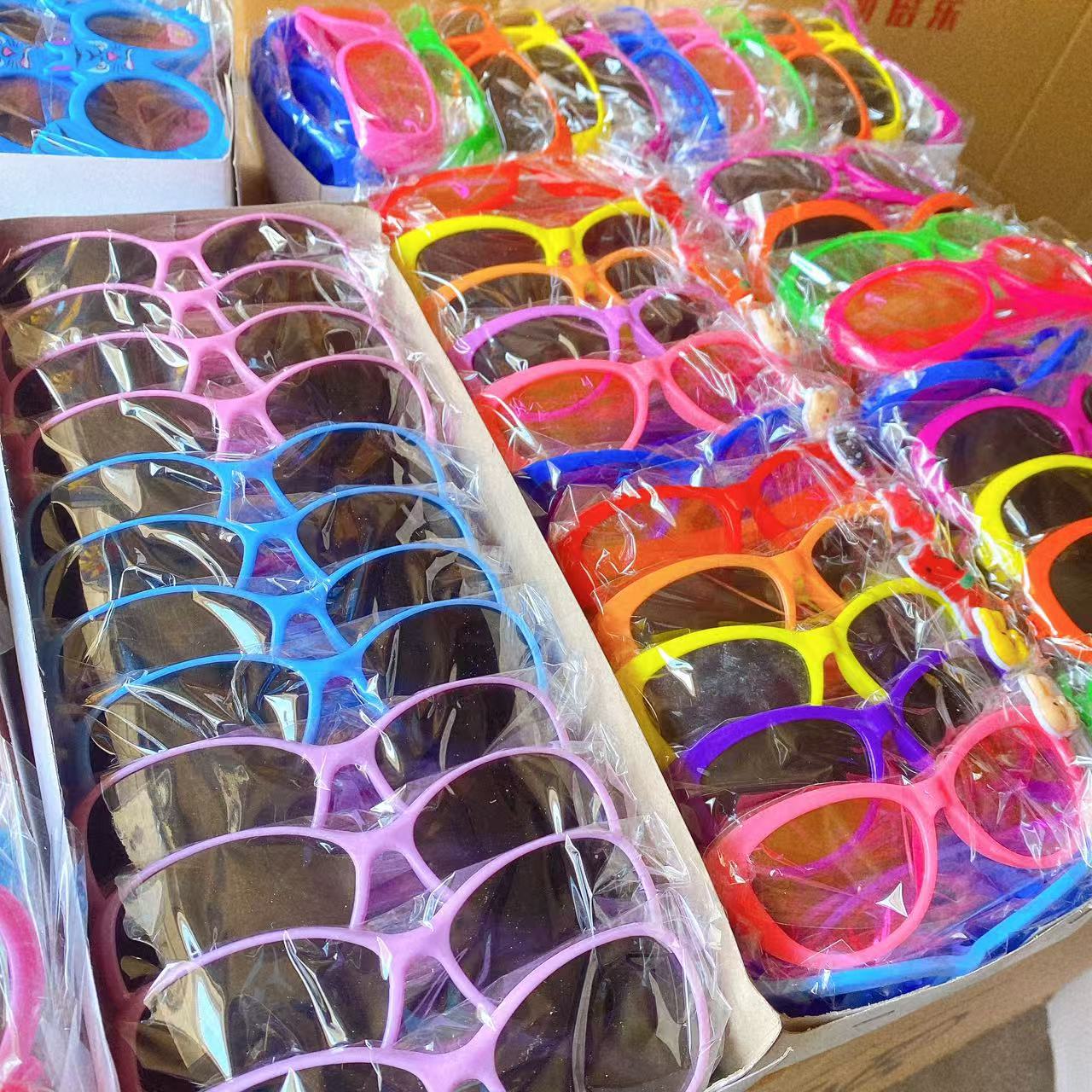 Niños gafas de sol gafas de sol de dibujos animados al aire libre gafas de playa regalos lindos niños niñas gafas de sol al por mayor