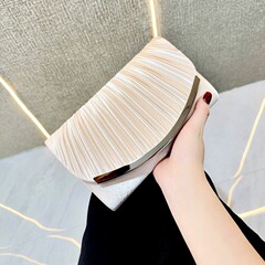新商品のクロスボーダーのファッションのハンドバッグの女性のタキシードの宴会はシルクの小さい包みの名媛の晩餐会の手を包んで包みます。