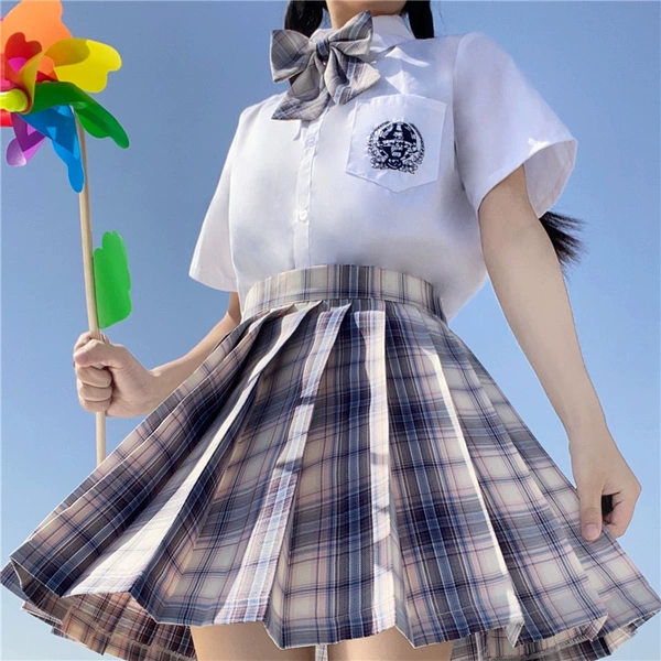 White Night Neon Skirt White Short Seven -piece Set