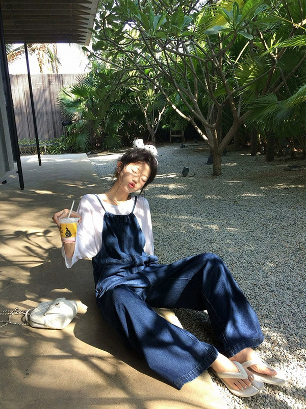 Korean Retro Washed Spaghetti Strap Denim Overalls for Women in Autumn Loose Design Niche Straight Jumpsuit