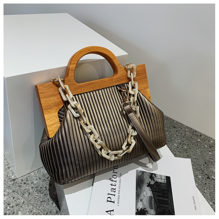 Autumn And Winter New Wooden Handle Fashion Chain Fold Striped Shoulder Simple Messenger Bag display picture 10