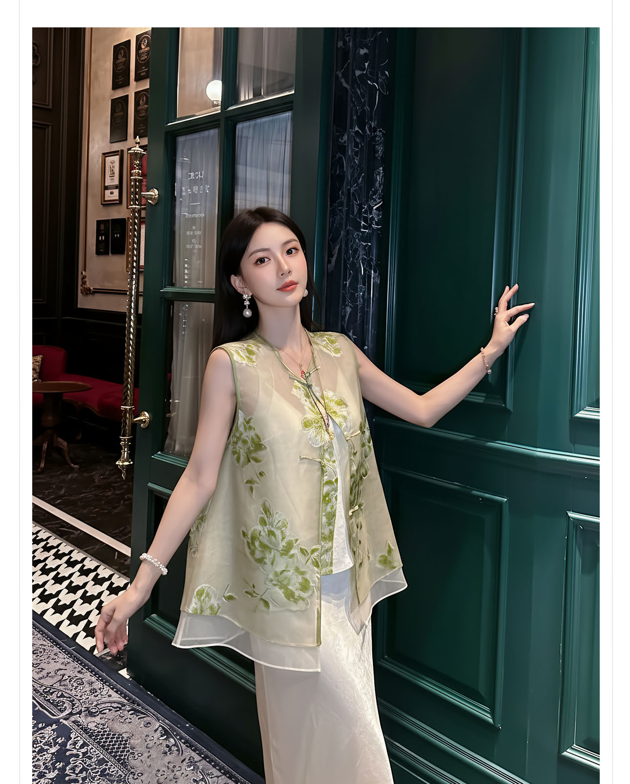 Áo vest gile nữ thêu hoa cổ điển phong cách Trung Hoa mới, tay ngắn mỏng nhẹ mùa hè — Trắng xanh chi tiết 5