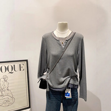 很别致的一款！网纱拼接小V领打底衫女春秋新款2025时尚百搭上衣