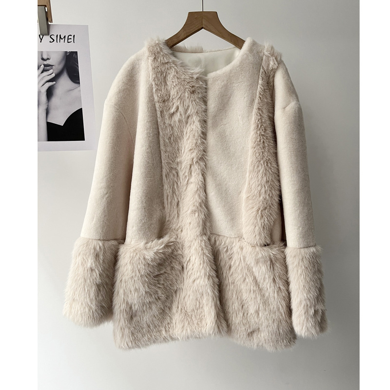 In Stock Cream White Deconstructed Splicing Round Neck Eco-Friendly Fur Outwear 2025 Winter New Warm Outwear F1778