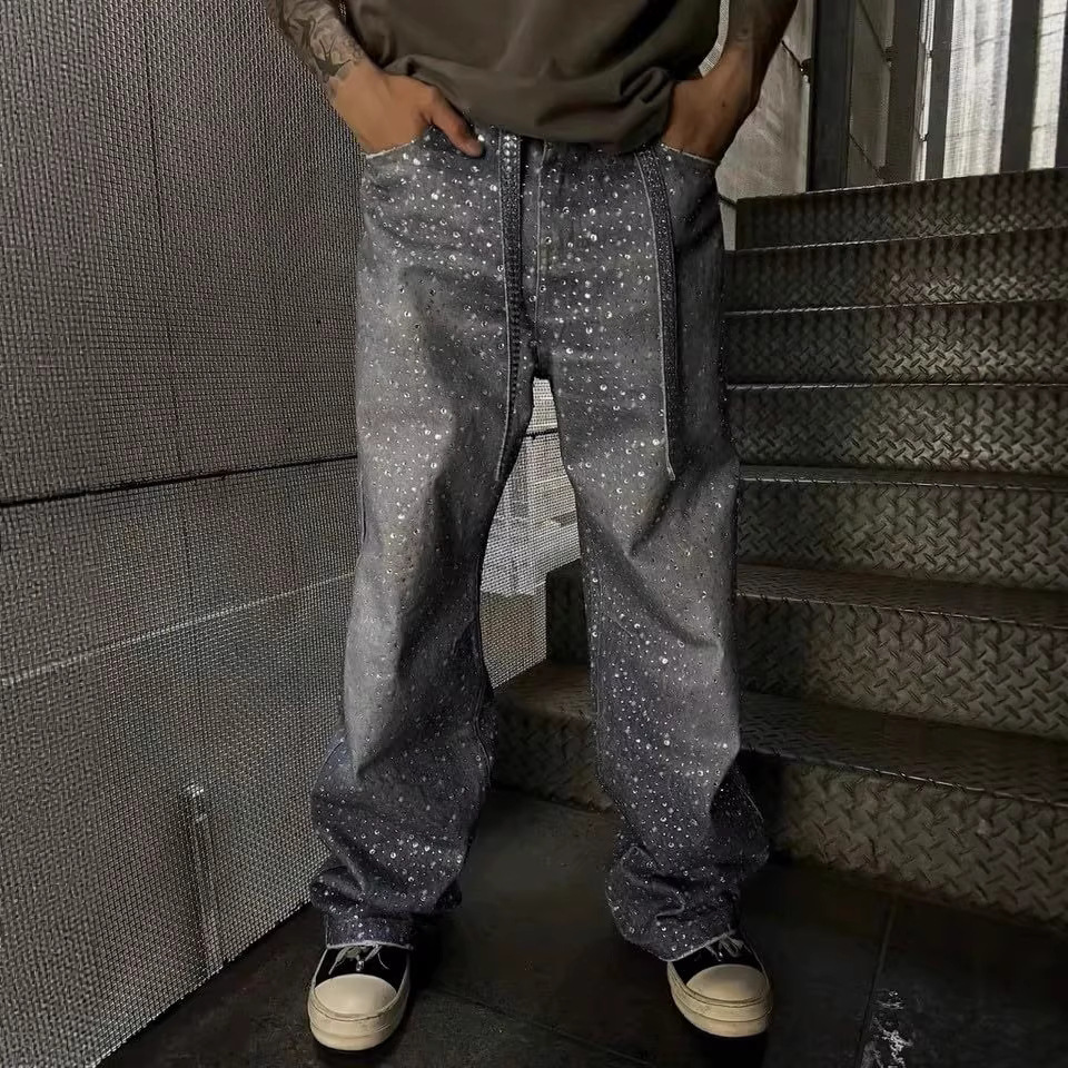 Jeans uomo con strass luminosi stile streetwear pantaloni denim_voghion.com