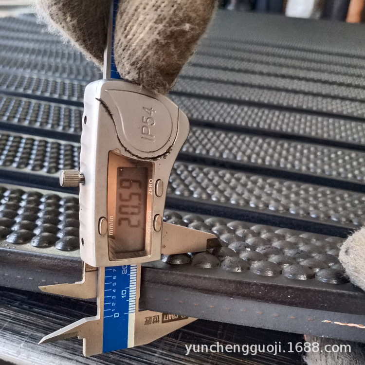 特惠冬季牛场防滑黑色畜牧垫 公园长颈鹿梅花鹿驴用卧床垫