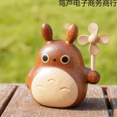無垢材のトトロ黒檀トトロデスクトップ装飾品は小さな風車を回転させることができます車のかわいい装飾無垢材の創造的な解決策