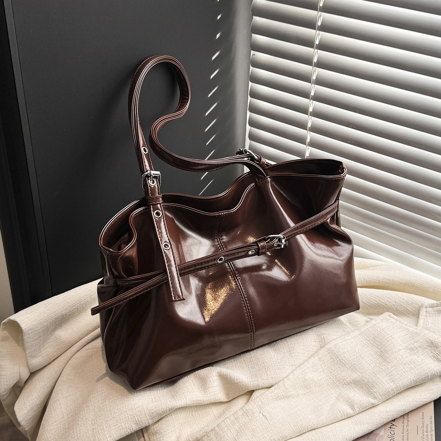 Niche Cross-Border Korean-Style Underarm Bag 2025 Autumn and Winter New Large-Capacity Versatile Commuter Tote Bag Single-Shoulder Women's Bag