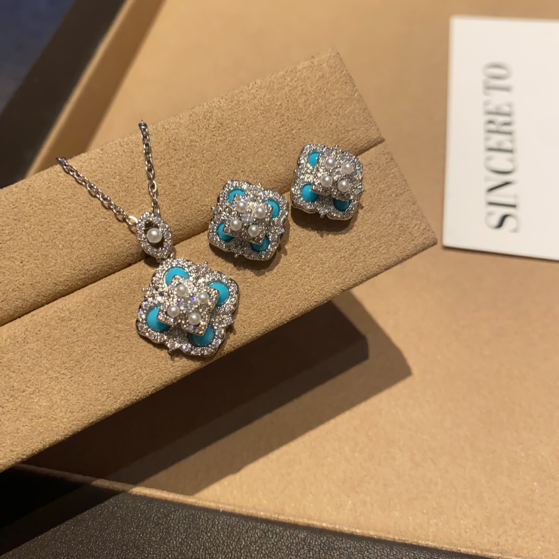 版型超正！仿绿松白贝母四叶草耳环新款百搭高级感锁骨链颈链配饰