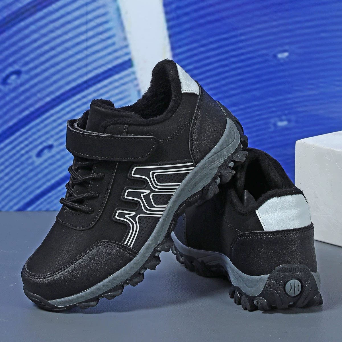 Ходунки для мужчин и женщин зимняя новая хлопчатобумажная обувь плюс бархатная утолщенные теплые кроссовки нескользкие износостойкие короткие сапоги трансграничный большой размер