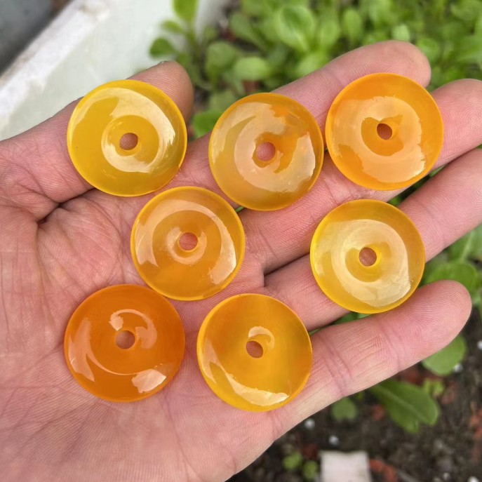 伟德国际氪星晚报｜小米：主动召回PB2030MI型号部分充电宝；拼多多下场自制短剧招聘策划、创造及拍摄人员；抖音电商首创最严珠宝玉石质检体系