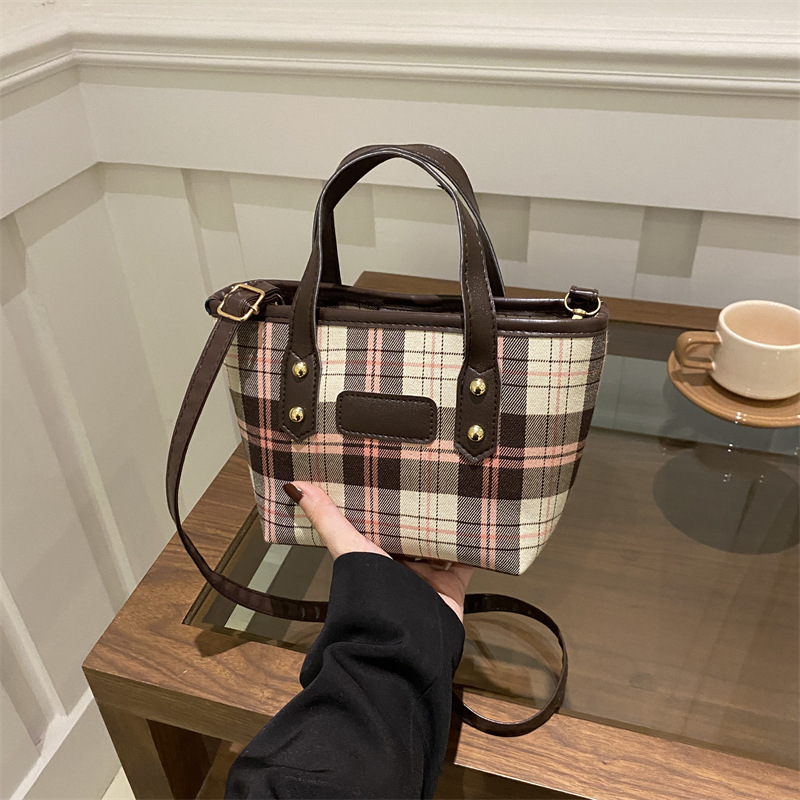 Bolsa de tela a cuadrícula 2024, nuevo otoño de gran capacidad, bolso de hombro, bolso de brazo, bolso de cubo de agua, bolso de mano