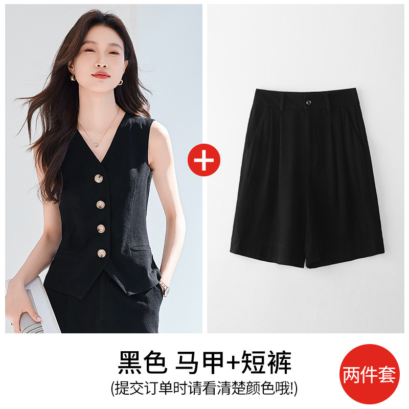 검은색 조끼 + 반바지