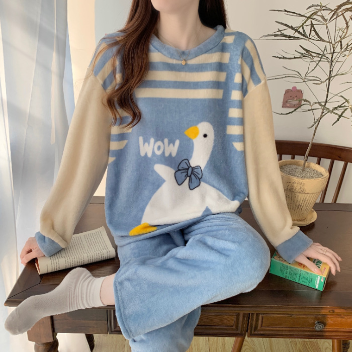 Pijamas de mujeres otoño invierno de franela lindo dibujo animado 2023 nuevo coral de lana gruesa falda cálida ropa para el hogar