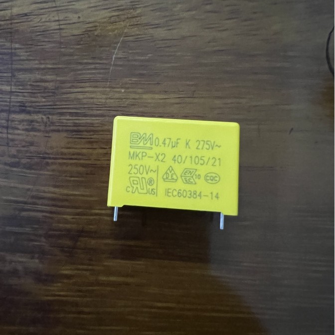安规电容474 0.47  275V厚 脚距22.5mm
