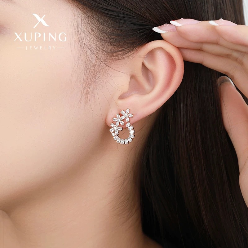 Xuping gemas artificiales ligeras de lujo temperamento guirnaldas pernos de orejas para mujeres simple moda dulce suave viento fácil de usar orejas