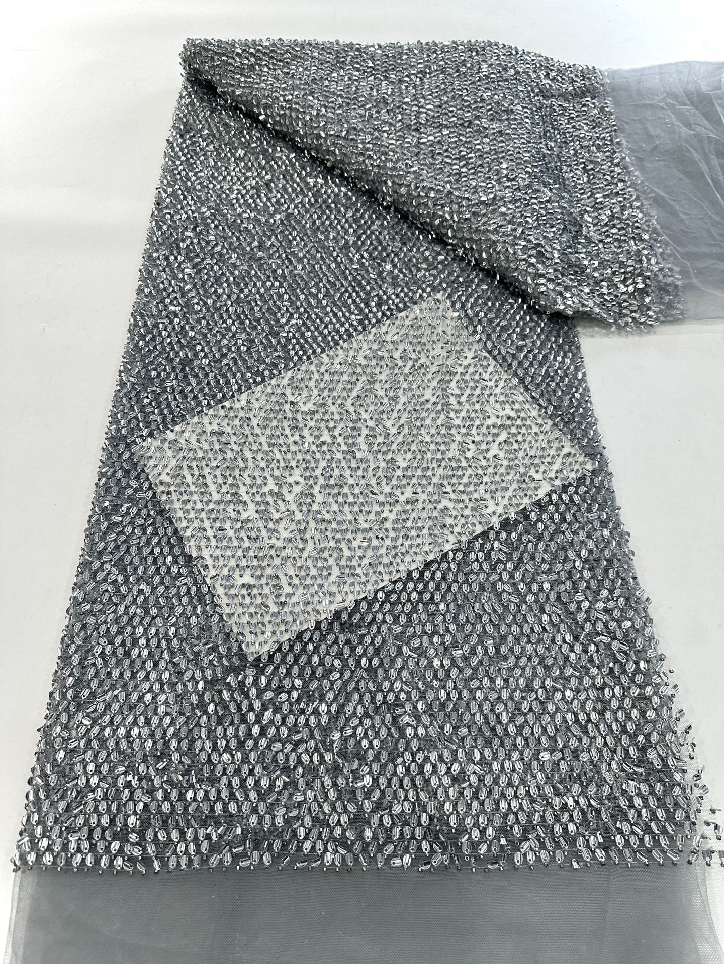 Bordado de tubo de cuentas Medio rollo tejido de lentejuelas industria pesada vestido de novia de alta gama vestido de rendimiento tela de bordado de encaje de moda
