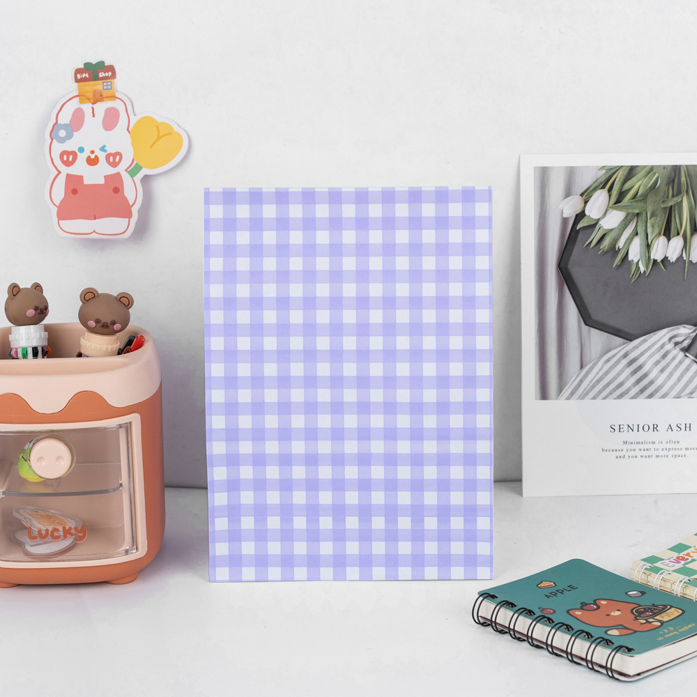 Bolsa de fondo cuadrado a cuadros de color, regalo de vacaciones, bolsa de papel kraft de dibujos animados ins, bolsa de regalo de Navidad de San Valentín