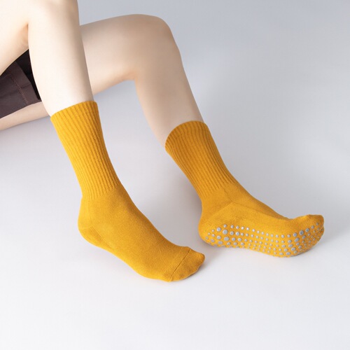 New autumn and winter mid-length yoga socks long Pilates socks all-inclusive women's terry plus velvet thick round head mid-length socks