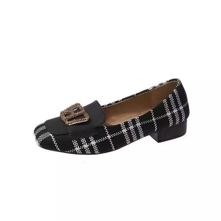 Xiaoxiang estilo de tacones altos de color para mujeres 2026 verano nuevo hebilla de metal de moda de tacones gruesos y superficiales zapatos individuales