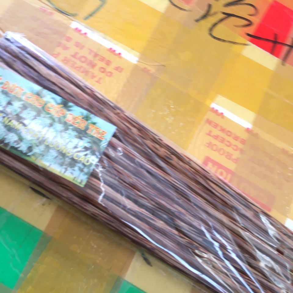 Coconut wood chopsticks for household use, no paint, no wax, non-slip, high temperature resistance, coconut tree solid wood, healthy tableware special chopsticks