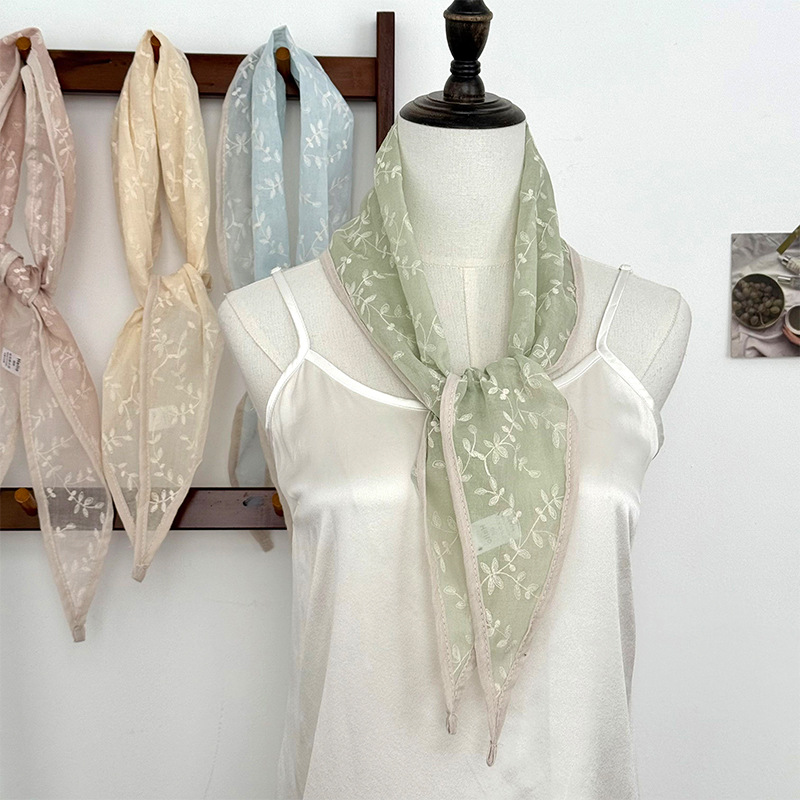 Pañuelo de seda, sentido avanzado, nuevo estilo, decoración de bordado de flores, bufanda pequeña en forma de diamante, cinta para el cabello trenzada, cinturón para el cabello trenzado, accesorios para el cabello atados