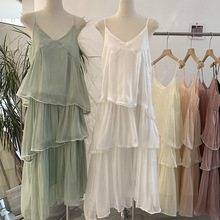 欧玛莱 层层荷叶边重工钉珠V领纯色珠光吊带连衣裙蛋糕裙法式2715