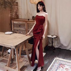 胸を拭いて酒を飲む服の新婦2025新型のワインレッドの婚約ドレスのスカートは普段は魚の尾の女性を着て家に帰って結婚することができます。